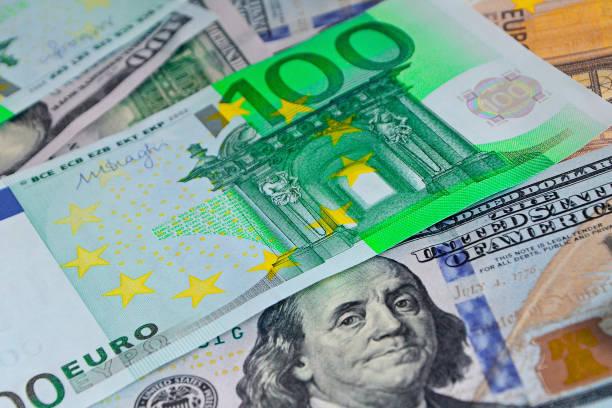 Фото Доллар и евро по 30 рублей: экономисты предупредили о невероятном обрушении валюты 6
