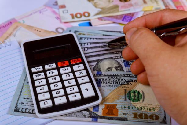 Фото Валютные качели: экономисты рассказали, что будет с долларом и рублём в мае-2022 7