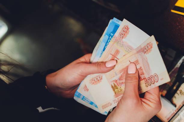 Фото Кому повысят пенсию с 1 июня 2022: средняя пенсия в России вырастет до 19 300 рублей 3