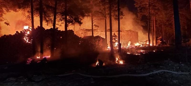 Фото Крупный пожар произошёл на складе с дизтопливом под Новосибирском 2