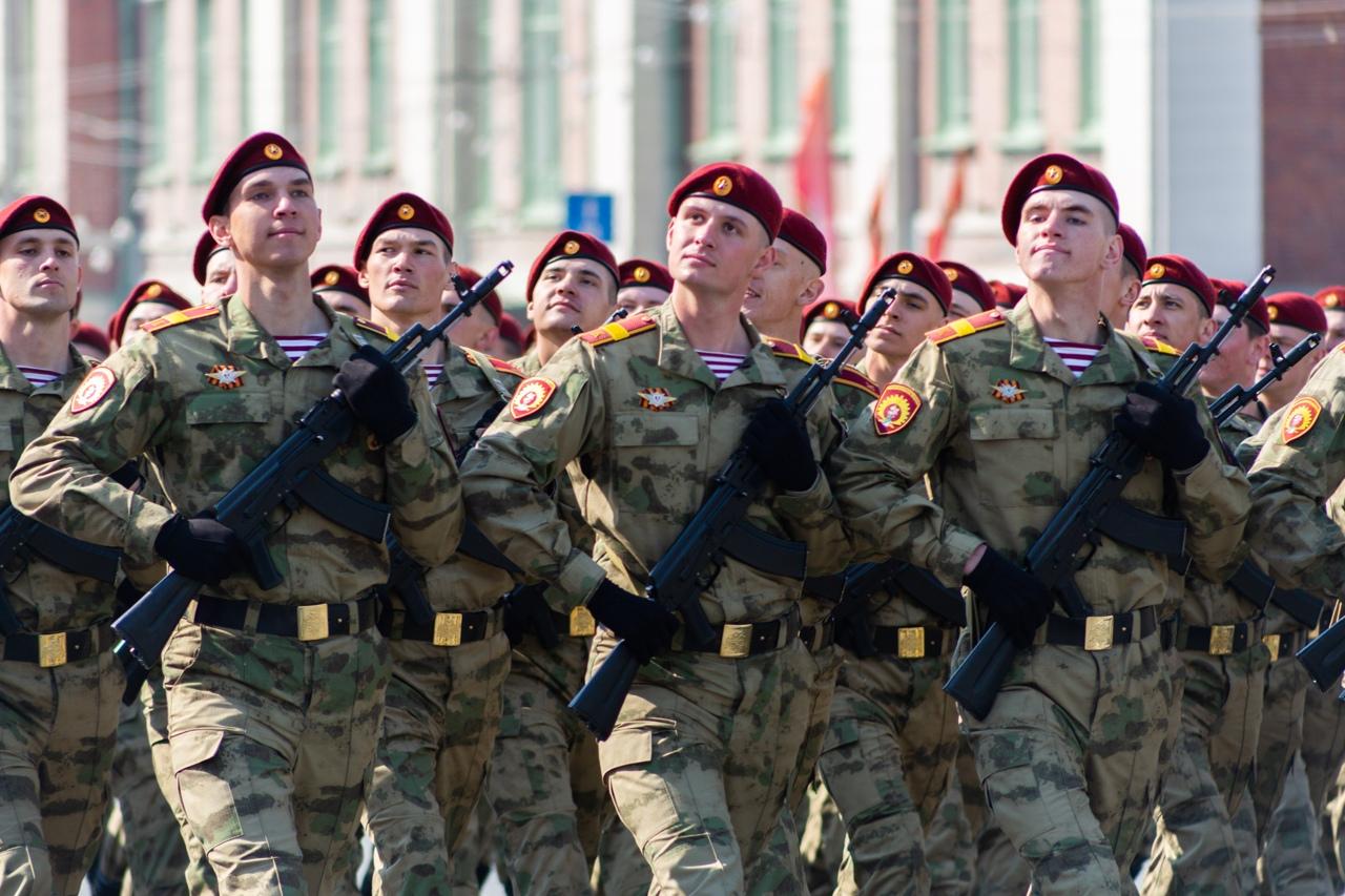 Фото «Этот день мы приближали, как могли»: 20 пронзительных кадров с Парада Победы в Новосибирске 9 Мая 10