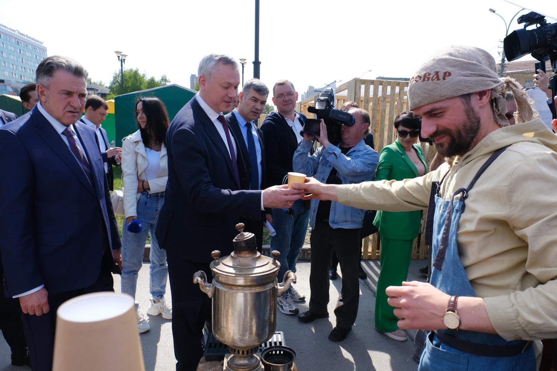 Фото Андрей Травников поблагодарил представителей МСП за работу 2