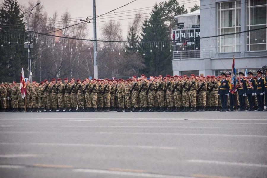 Фото В Новосибирске прошла репетиция Парада Победы к 9 Мая - 20 лучших кадров 8