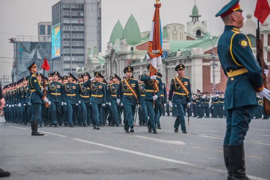 Фото В Новосибирске прошла репетиция Парада Победы к 9 Мая - 20 лучших кадров 13