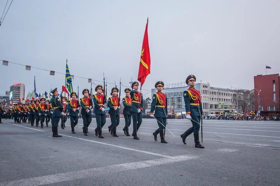 Фото В Новосибирске прошла репетиция Парада Победы к 9 Мая - 20 лучших кадров 18