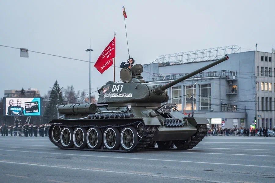 Фото Фото репетиции парада Победы, диверсия на железной дороге, БПЛА на заводе Чкалова: итоги выходных в Новосибирске на Сиб.фм 6