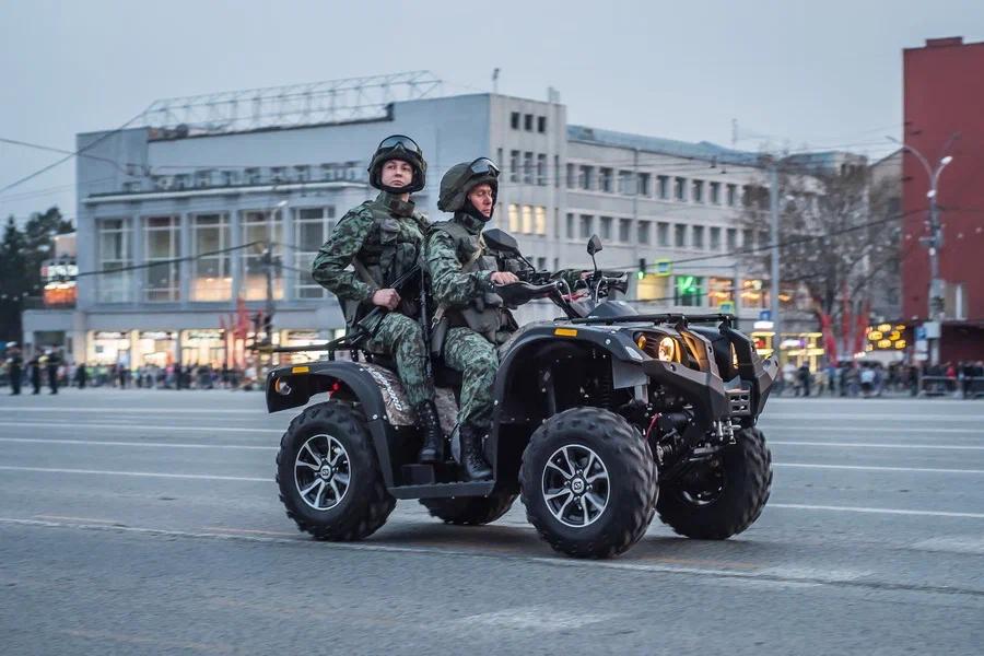 Фото В Новосибирске прошла репетиция Парада Победы к 9 Мая - 20 лучших кадров 3