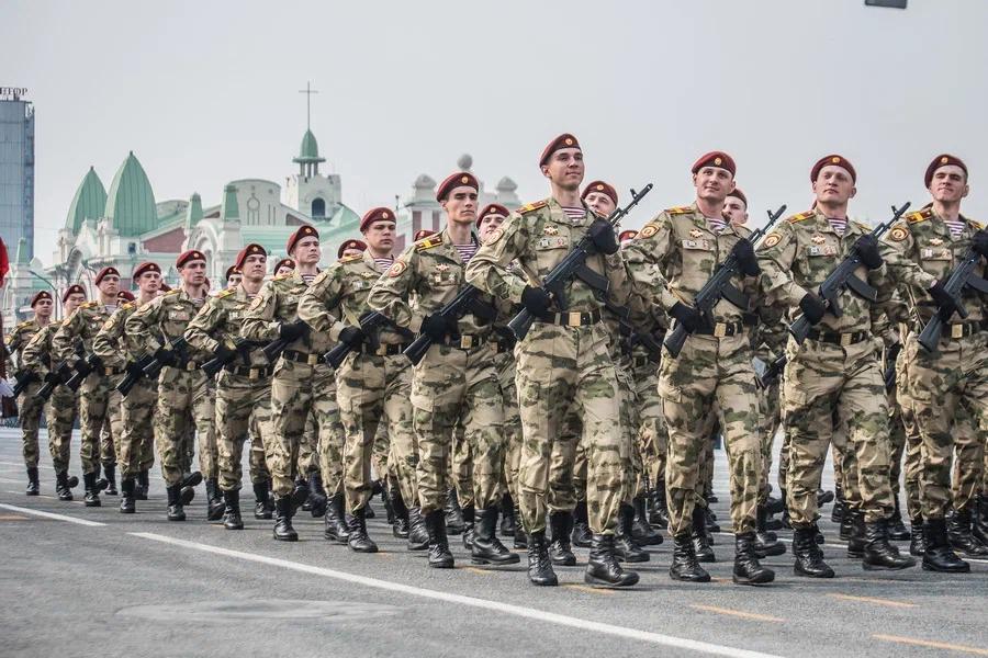 Фото В Новосибирске прошел Парад Победы 9 Мая: 20 лучших кадров 10