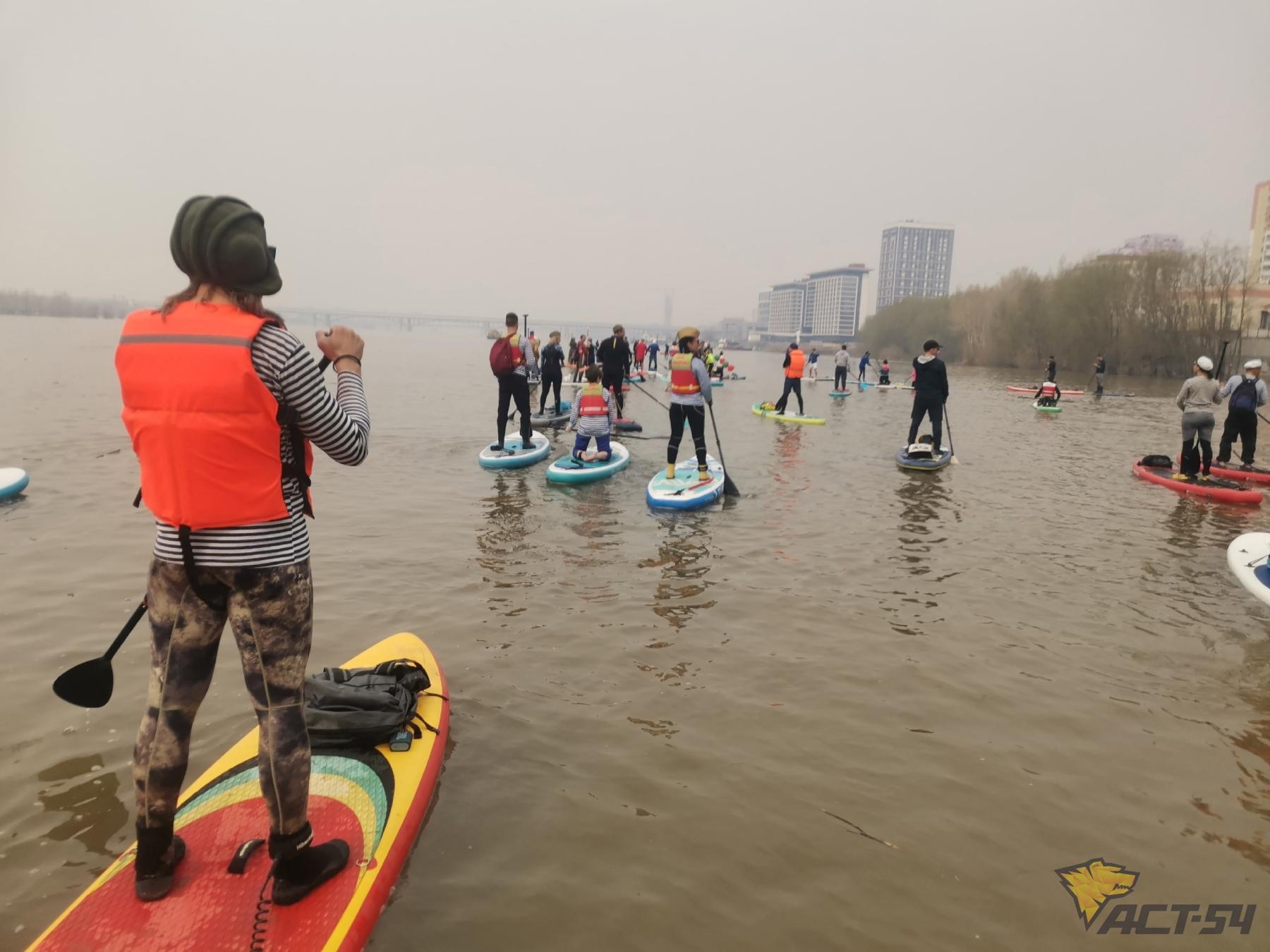 Фото В Новосибирске сапсёрферы провели парад Победы на Оби 2 - Сиб.ФМ Фото В Новосибирске сапсёрферы провели парад Победы на Оби 2