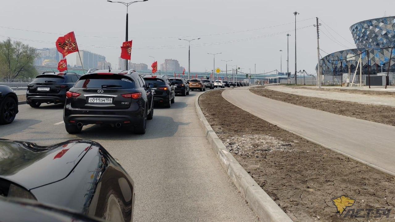 Фото В Новосибирске более 40 автомобилей Infinity устроили автопробег в День Победы 2