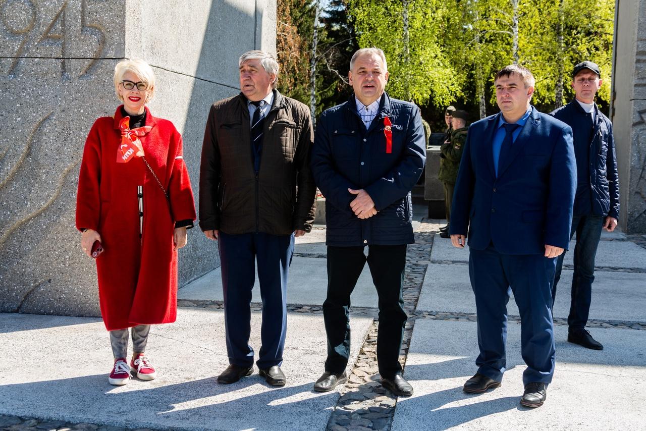 Фото В Новосибирске отметили День пионерии  на Монументе Славы 19 мая 7