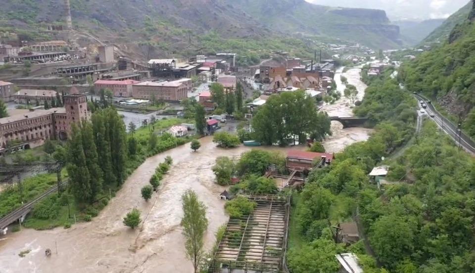 Фото Разрушенные дороги и мосты: к чему привело наводнение в Армении 2