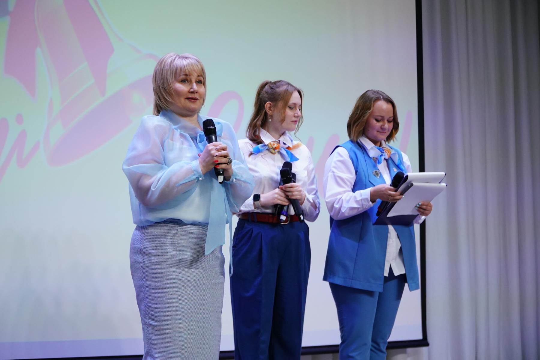 Фото Школьники Новосибирска продолжают отмечать последние звонки 2