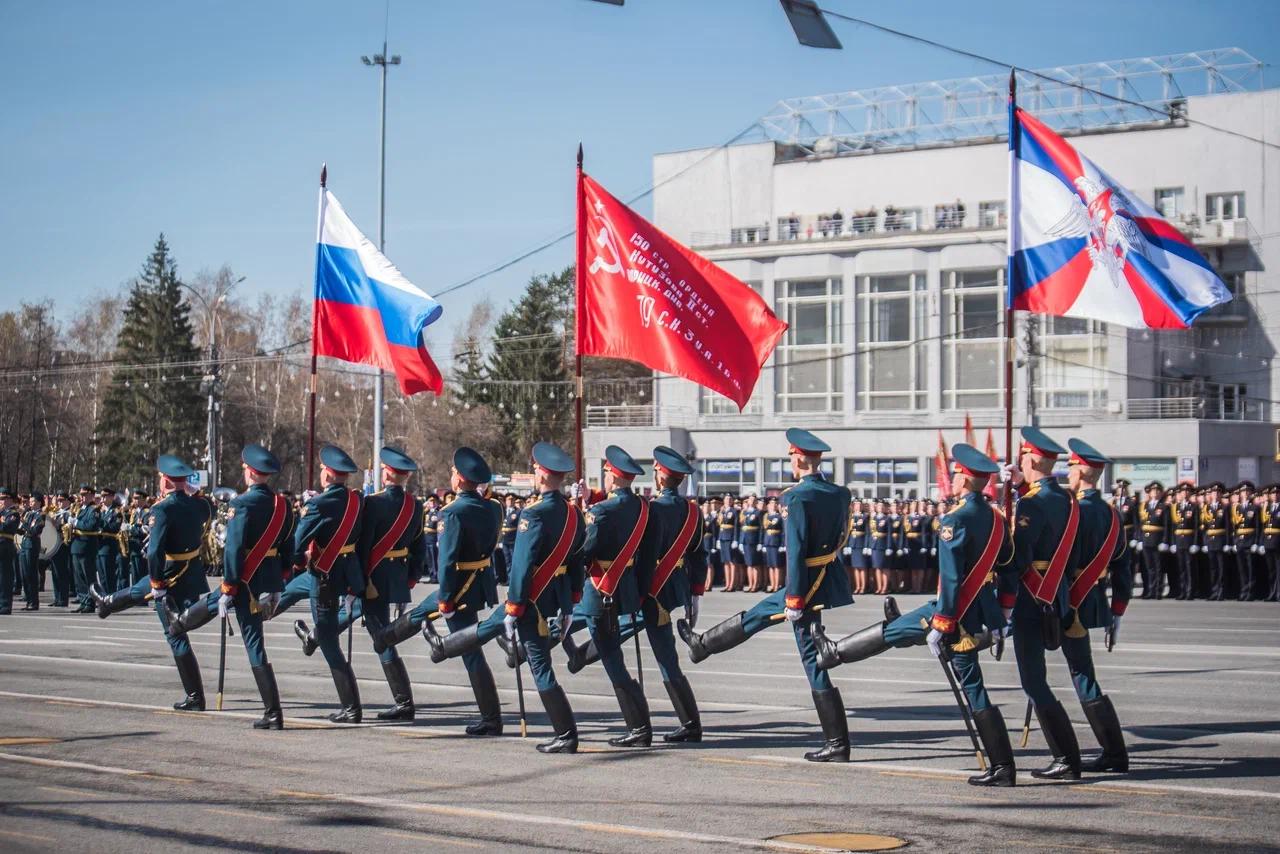 Фото В Новосибирске прошел торжественный парад в День Победы. Фоторепортаж 3