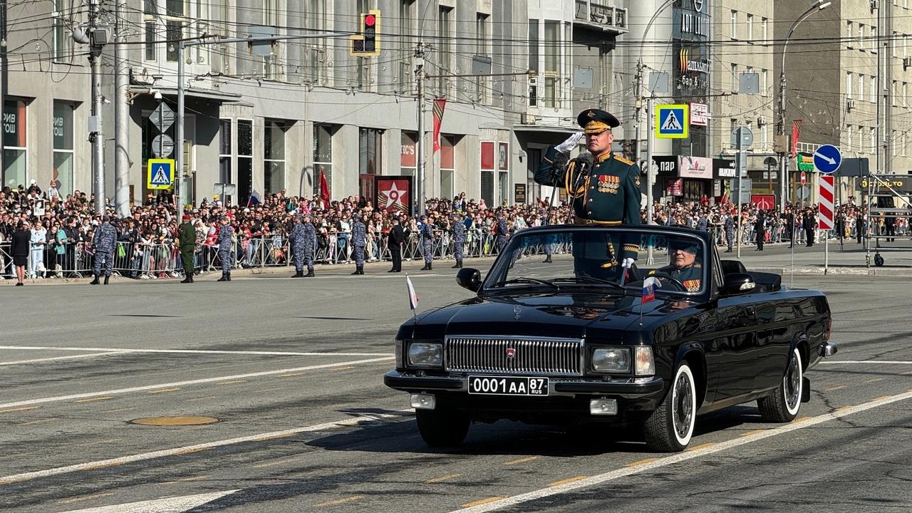 Фото В Новосибирске начался торжественный парад на День Победы. Фоторепортаж 22