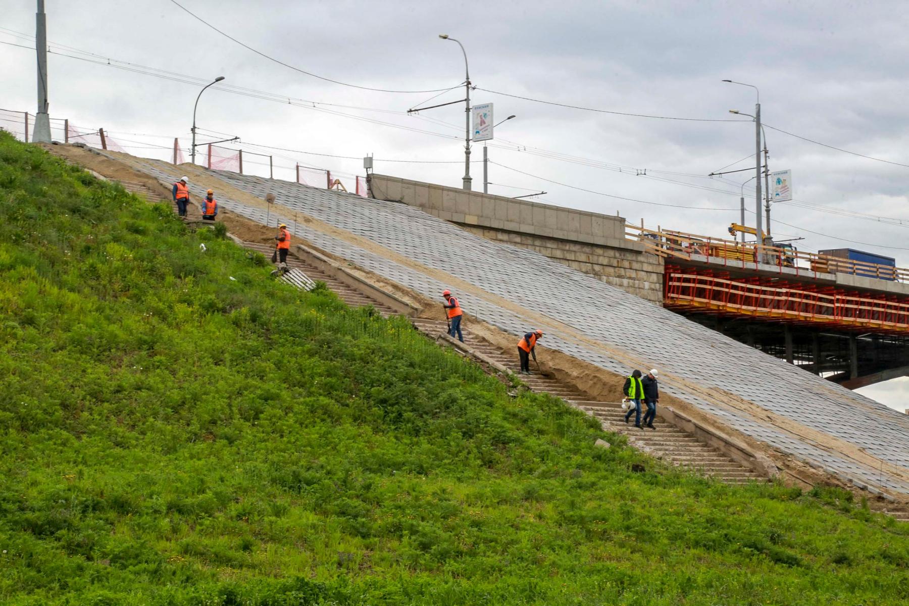 Фото Обновить конструкции и сохранить облик: в Новосибирске ремонтируют Октябрьский мост 3
