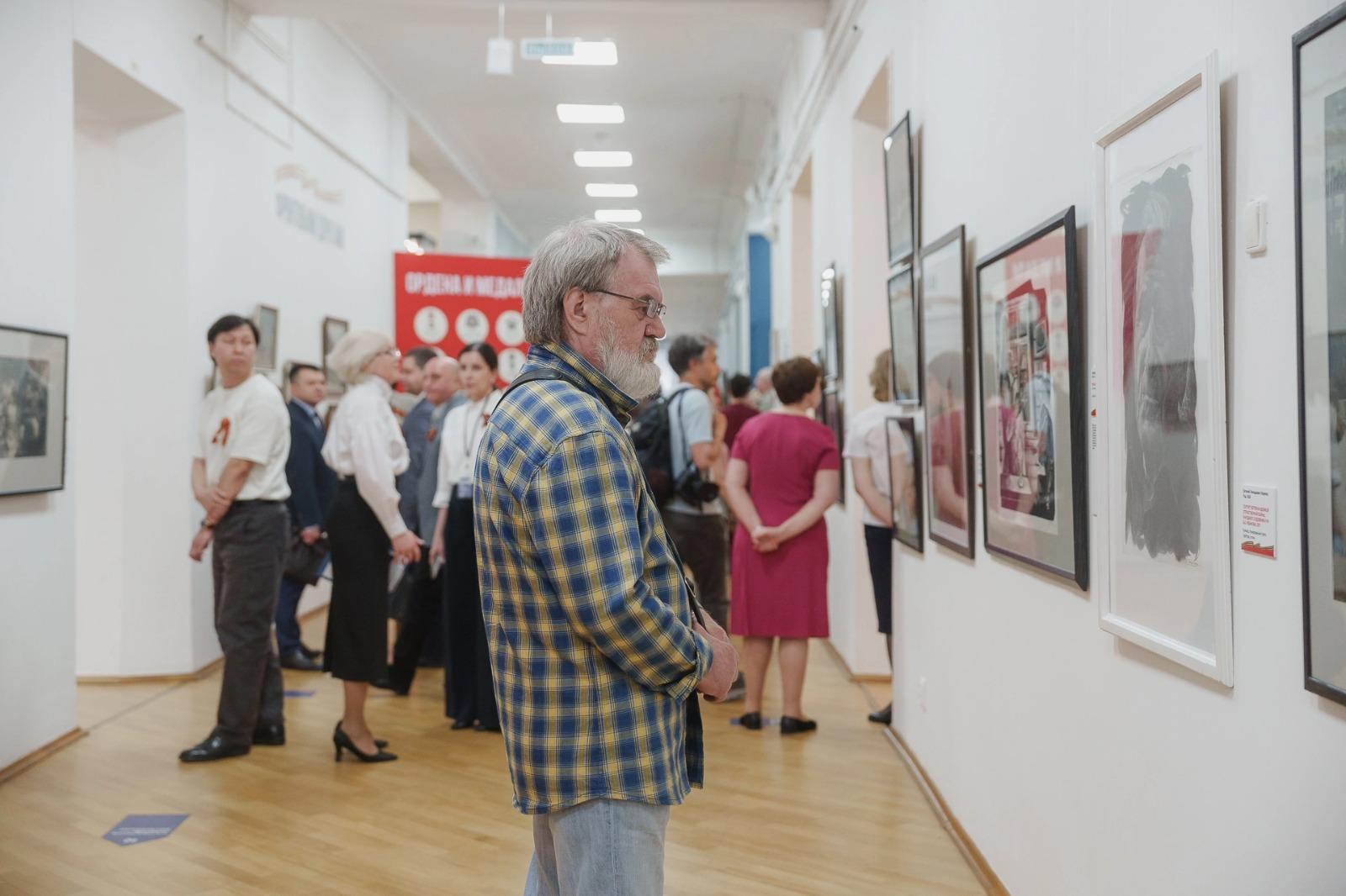 Фото Выставка Новосибирского художественного музея посвящена Победителям 2 - Сиб.ФМ Фото Выставка Новосибирского художественного музея посвящена Победителям 2