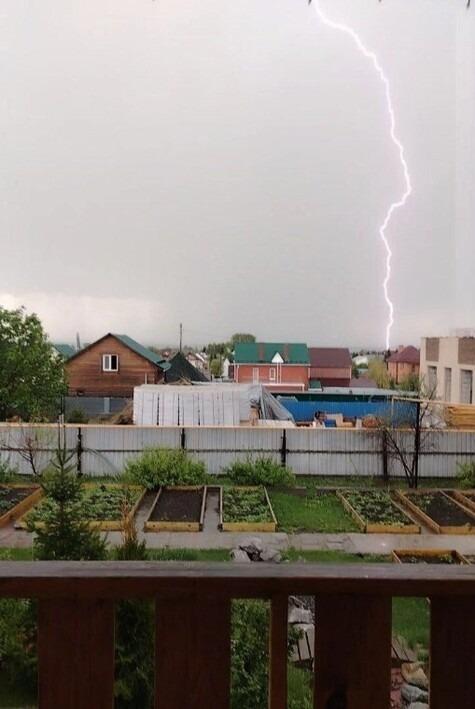 Фото В Новосибирске разразилась гроза: горожане делятся впечатляющими снимками молний 4 - Сиб.ФМ Фото В Новосибирске разразилась гроза: горожане делятся впечатляющими снимками молний 4