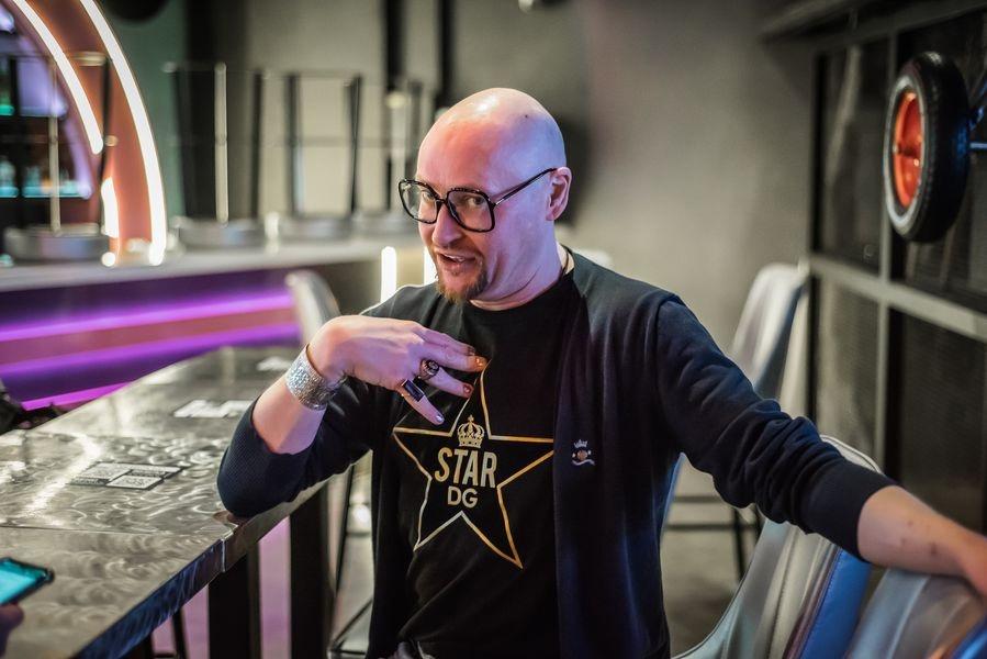 Фото Скандальному певцу из Новосибирска Шуре исполнилось 50 лет. Как парень с Родников стал кумиром 90-х 12 - Сиб.ФМ Фото Скандальному певцу из Новосибирска Шуре исполнилось 50 лет. Как парень с Родников стал кумиром 90-х 12