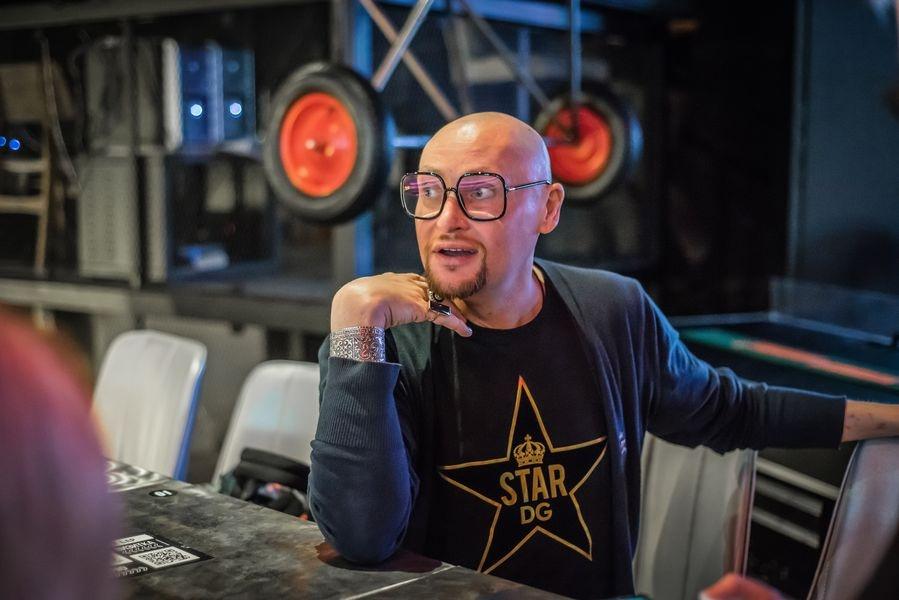 Фото Скандальному певцу из Новосибирска Шуре исполнилось 50 лет. Как парень с Родников стал кумиром 90-х 16 - Сиб.ФМ Фото Скандальному певцу из Новосибирска Шуре исполнилось 50 лет. Как парень с Родников стал кумиром 90-х 16