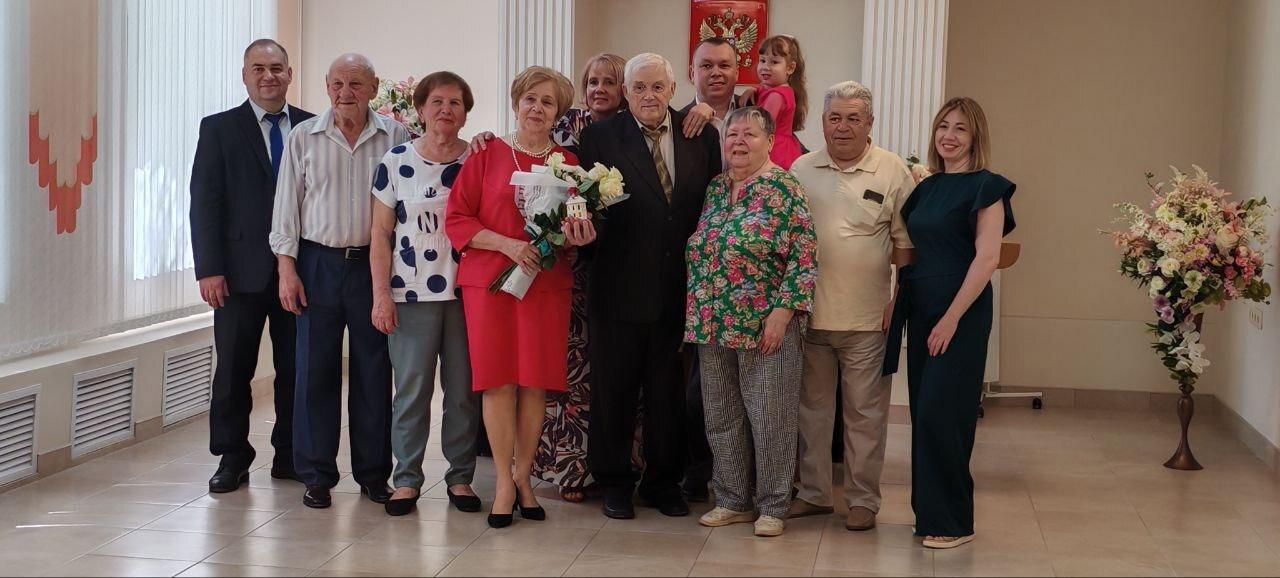 Фото Золотую свадьбу отметили новосибирцы, которые познакомились в троллейбусе №14 2 - Сиб.ФМ Фото Золотую свадьбу отметили новосибирцы, которые познакомились в троллейбусе №14 2