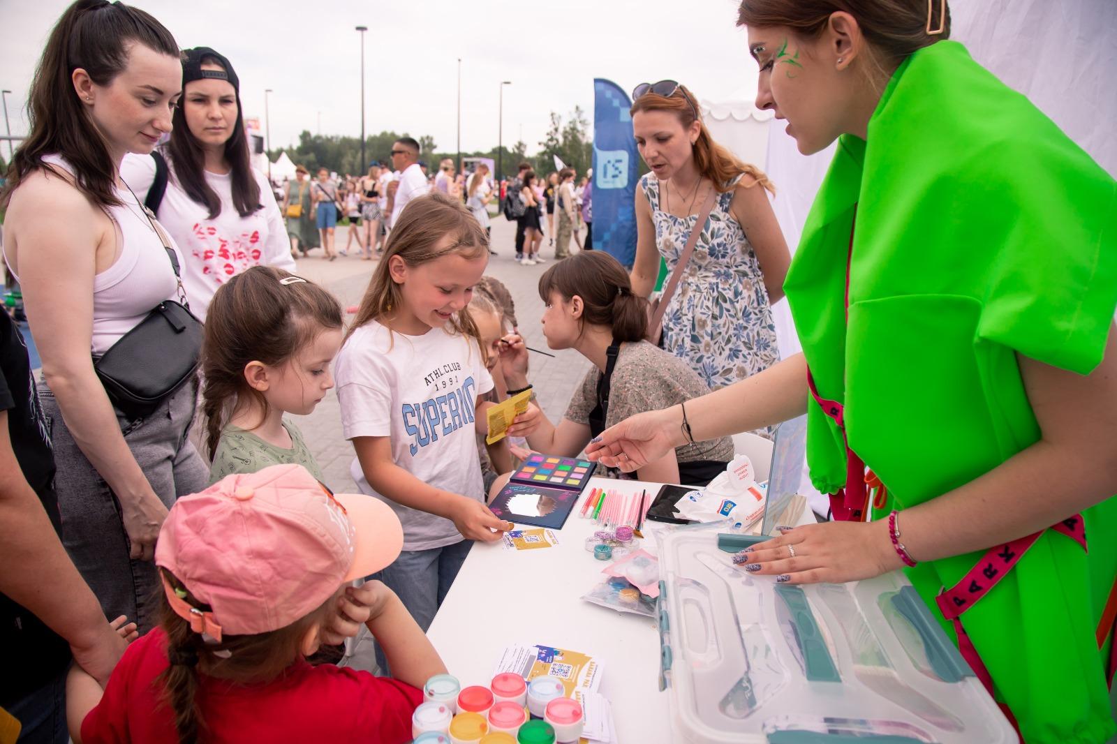 Фото 1 июня в парке «Арена» в Новосибирске пройдет Фестиваль Движения Первых и концерт BLIZKEY 2 - Сиб.ФМ Фото 1 июня в парке «Арена» в Новосибирске пройдет Фестиваль Движения Первых и концерт BLIZKEY 2