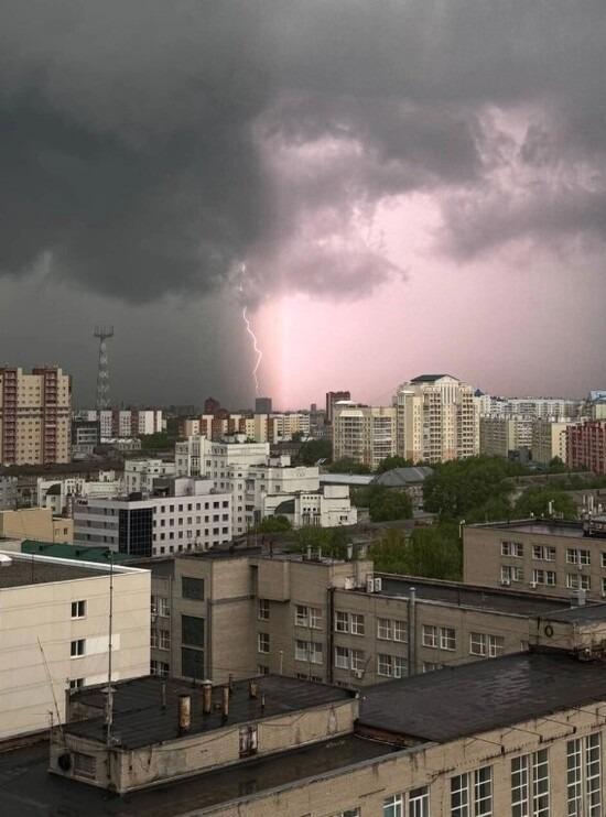 Фото В Новосибирске разразилась гроза: горожане делятся впечатляющими снимками молний 5 - Сиб.ФМ Фото В Новосибирске разразилась гроза: горожане делятся впечатляющими снимками молний 5