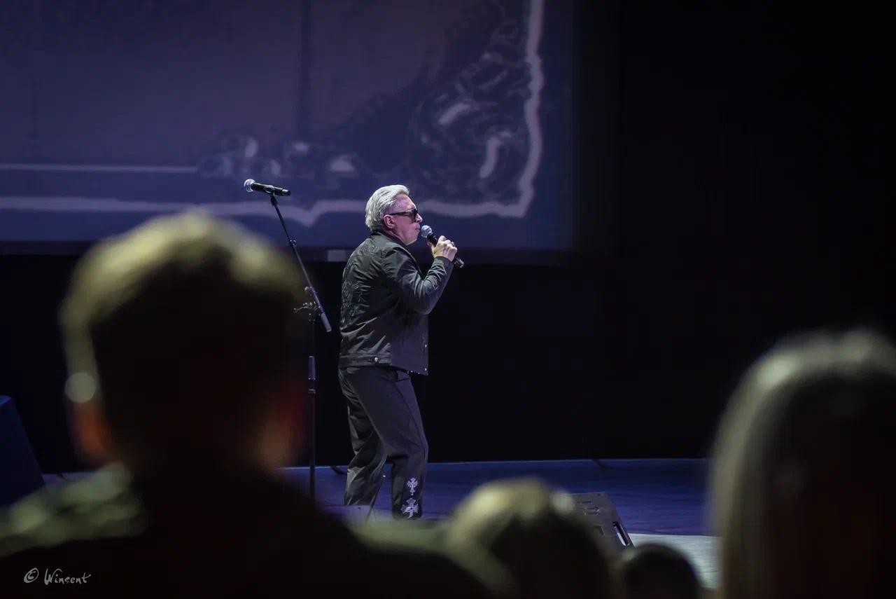 Фото «Вечер шансона» в Новосибирске: на сцену вышли «Воровайки», Мафик и «БумеR». ФОТОРЕПОРТАЖ 7