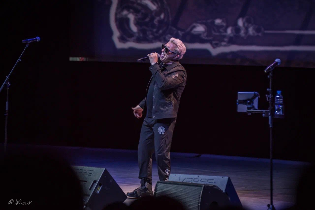 Фото «Вечер шансона» в Новосибирске: на сцену вышли «Воровайки», Мафик и «БумеR». ФОТОРЕПОРТАЖ 8