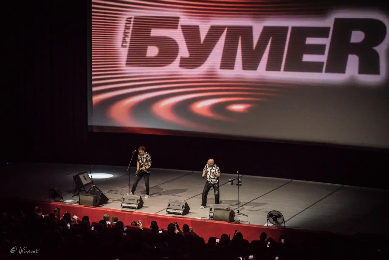 Фото «Вечер шансона» в Новосибирске: на сцену вышли «Воровайки», Мафик и «БумеR». ФОТОРЕПОРТАЖ 11