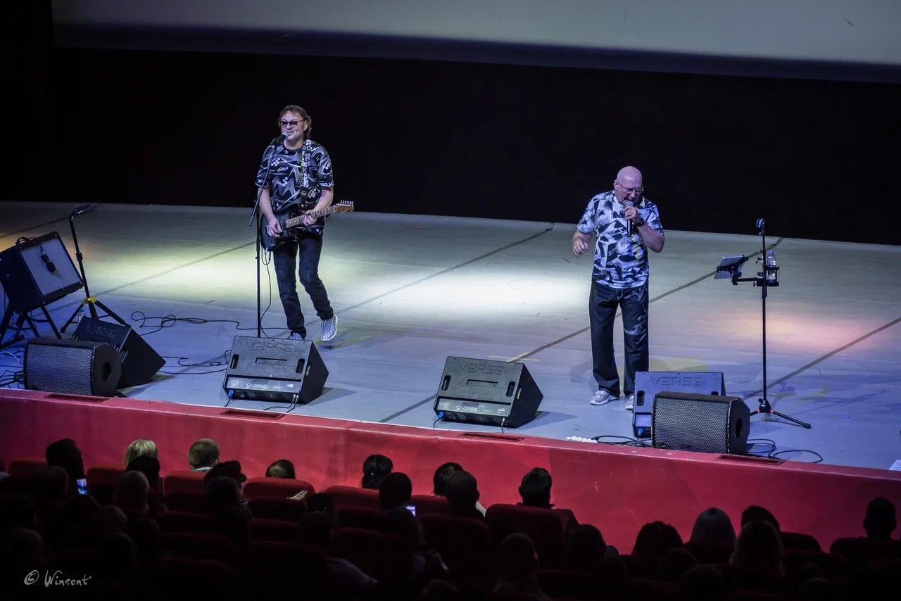 Фото «Вечер шансона» в Новосибирске: на сцену вышли «Воровайки», Мафик и «БумеR». ФОТОРЕПОРТАЖ 12