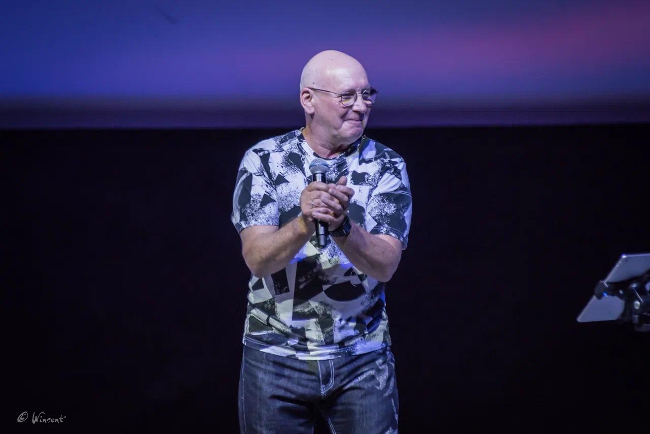 Фото «Вечер шансона» в Новосибирске: на сцену вышли «Воровайки», Мафик и «БумеR». ФОТОРЕПОРТАЖ 13