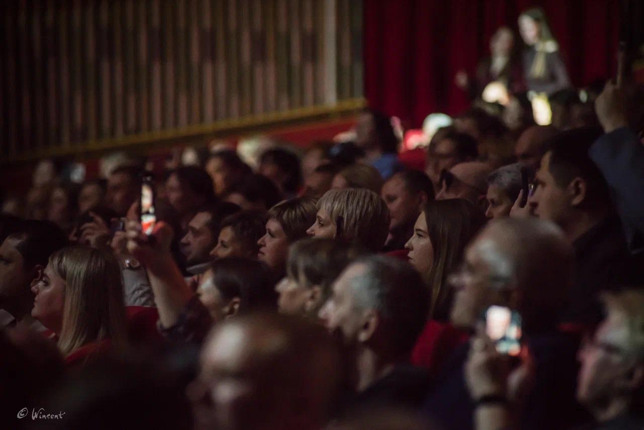 Фото «Вечер шансона» в Новосибирске: на сцену вышли «Воровайки», Мафик и «БумеR». ФОТОРЕПОРТАЖ 19