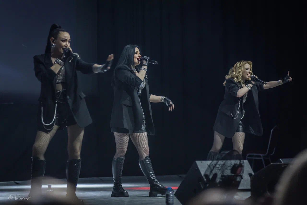 Фото «Вечер шансона» в Новосибирске: на сцену вышли «Воровайки», Мафик и «БумеR». ФОТОРЕПОРТАЖ 24