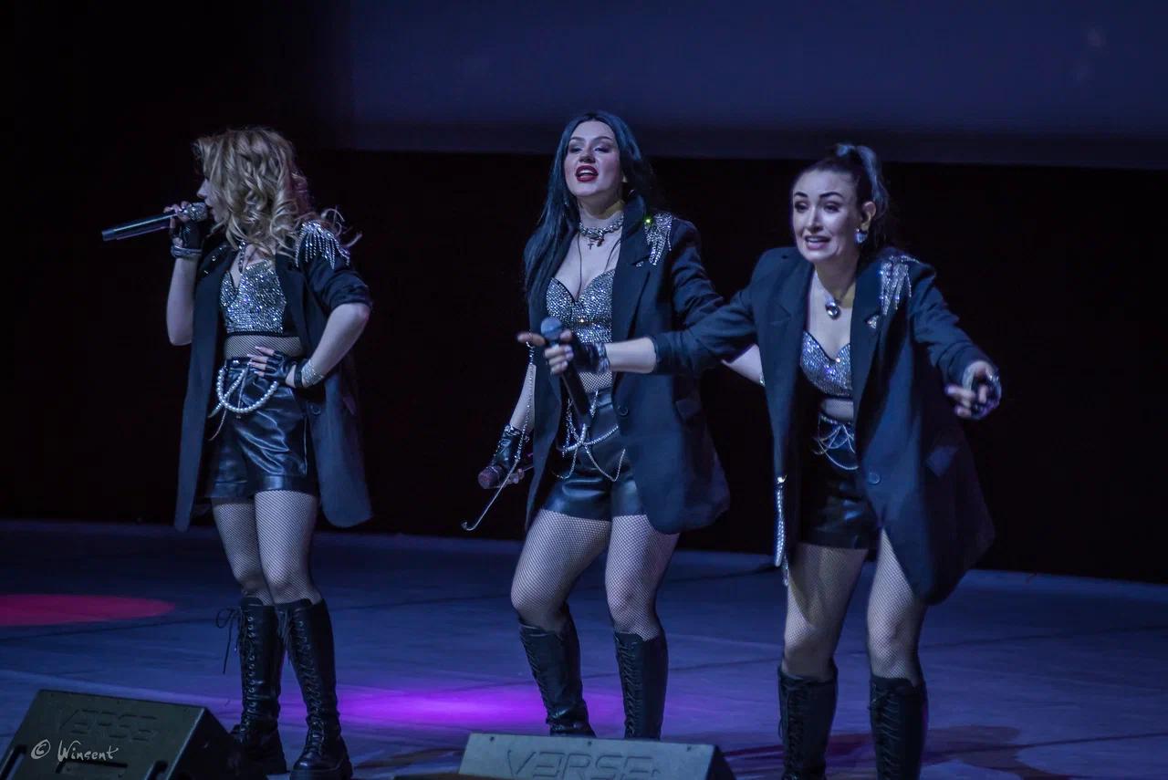 Фото «Вечер шансона» в Новосибирске: на сцену вышли «Воровайки», Мафик и «БумеR». ФОТОРЕПОРТАЖ 38