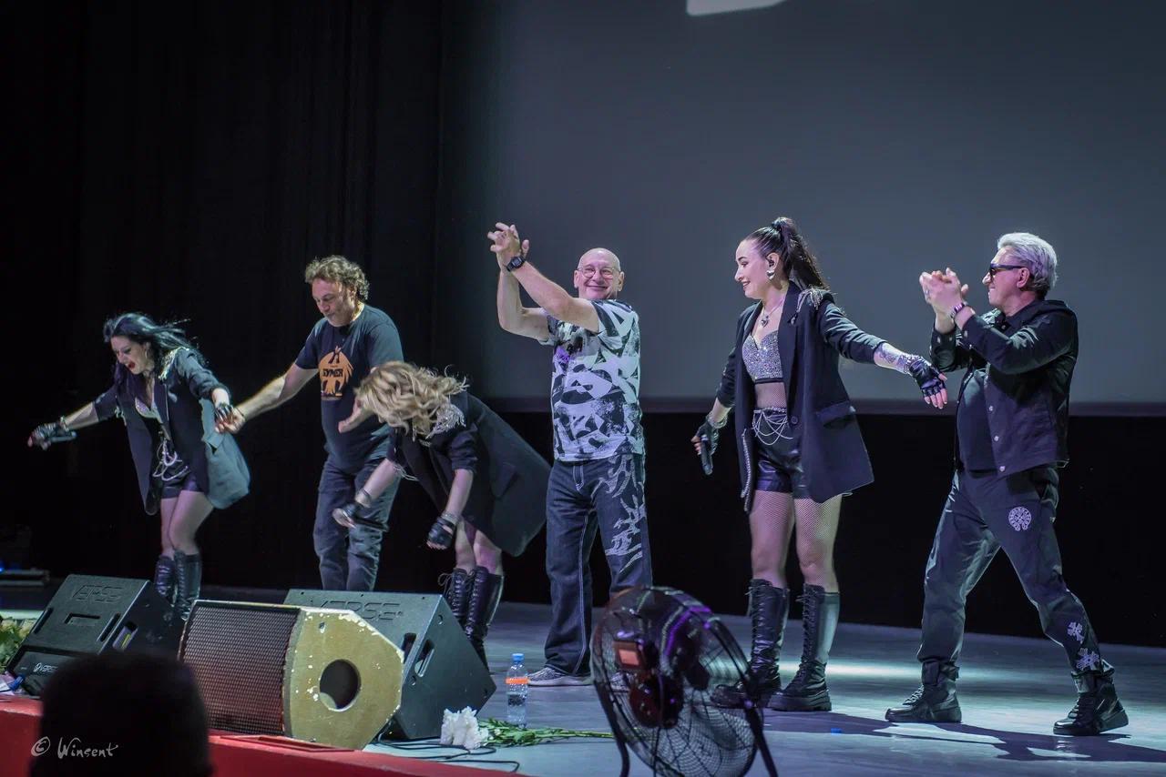 Фото «Вечер шансона» в Новосибирске: на сцену вышли «Воровайки», Мафик и «БумеR». ФОТОРЕПОРТАЖ 42