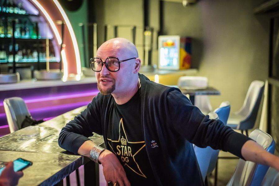 Фото Скандальному певцу из Новосибирска Шуре исполнилось 50 лет. Как парень с Родников стал кумиром 90-х 4 - Сиб.ФМ Фото Скандальному певцу из Новосибирска Шуре исполнилось 50 лет. Как парень с Родников стал кумиром 90-х 4