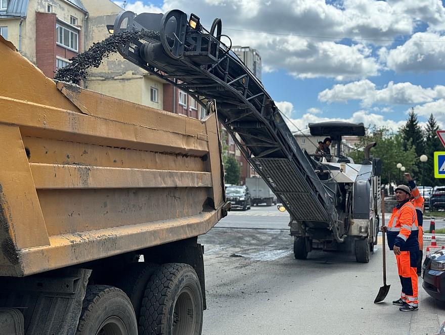 Фото Мэр Новосибирска Максим Кудрявцев проконтролировал ход ремонта улицы Некрасова 3 - Сиб.ФМ Фото Мэр Новосибирска Максим Кудрявцев проконтролировал ход ремонта улицы Некрасова 3