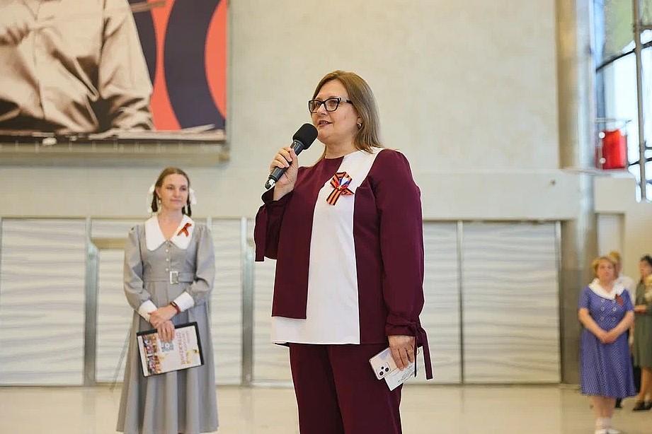 Фото Танцы надежды и памяти: новосибирцы станцевали вальс и «Рио-Риту» на «Балу Победы» 6 - Сиб.ФМ Фото Танцы надежды и памяти: новосибирцы станцевали вальс и «Рио-Риту» на «Балу Победы» 6