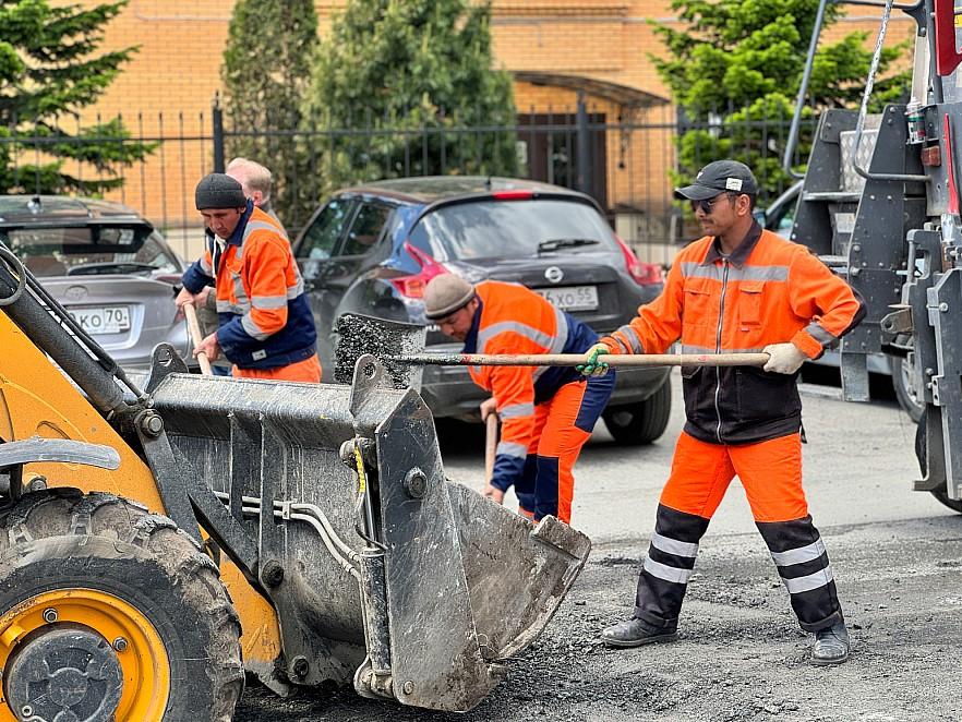 Фото Мэр Новосибирска Максим Кудрявцев проконтролировал ход ремонта улицы Некрасова 2 - Сиб.ФМ Фото Мэр Новосибирска Максим Кудрявцев проконтролировал ход ремонта улицы Некрасова 2