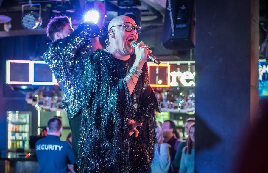 Фото Скандальному певцу из Новосибирска Шуре исполнилось 50 лет. Как парень с Родников стал кумиром 90-х 9 - Сиб.ФМ Фото Скандальному певцу из Новосибирска Шуре исполнилось 50 лет. Как парень с Родников стал кумиром 90-х 9