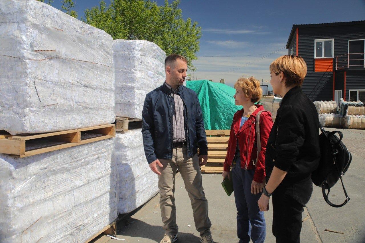 Фото 20 тонн макулатуры из синих контейнеров «САХ» отправились на переработку в 2025 году 2 - Сиб.ФМ Фото 20 тонн макулатуры из синих контейнеров «САХ» отправились на переработку в 2025 году 2