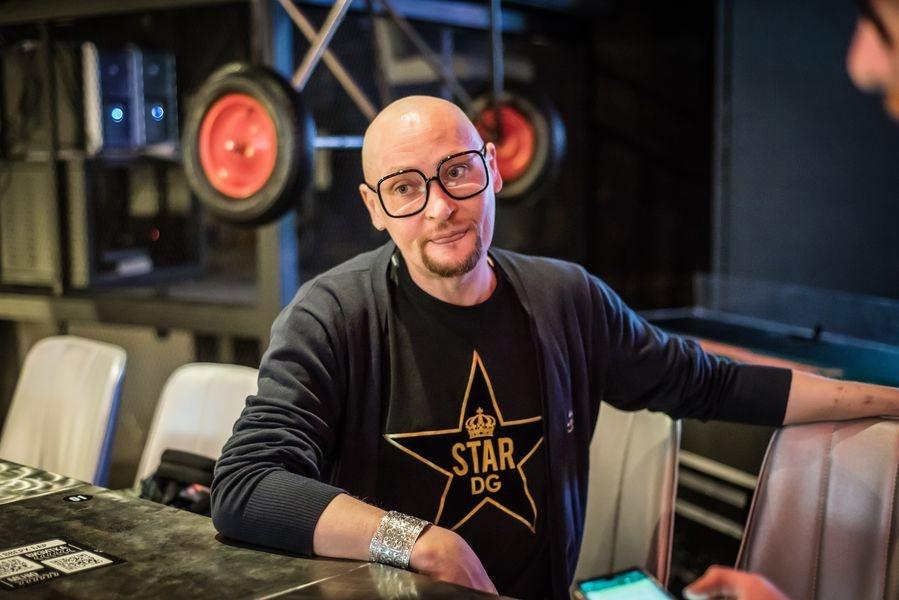 Фото Скандальному певцу из Новосибирска Шуре исполнилось 50 лет. Как парень с Родников стал кумиром 90-х 14 - Сиб.ФМ Фото Скандальному певцу из Новосибирска Шуре исполнилось 50 лет. Как парень с Родников стал кумиром 90-х 14