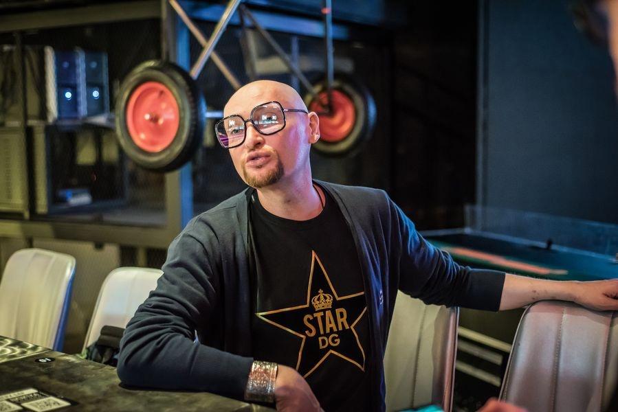 Фото Скандальному певцу из Новосибирска Шуре исполнилось 50 лет. Как парень с Родников стал кумиром 90-х 6 - Сиб.ФМ Фото Скандальному певцу из Новосибирска Шуре исполнилось 50 лет. Как парень с Родников стал кумиром 90-х 6