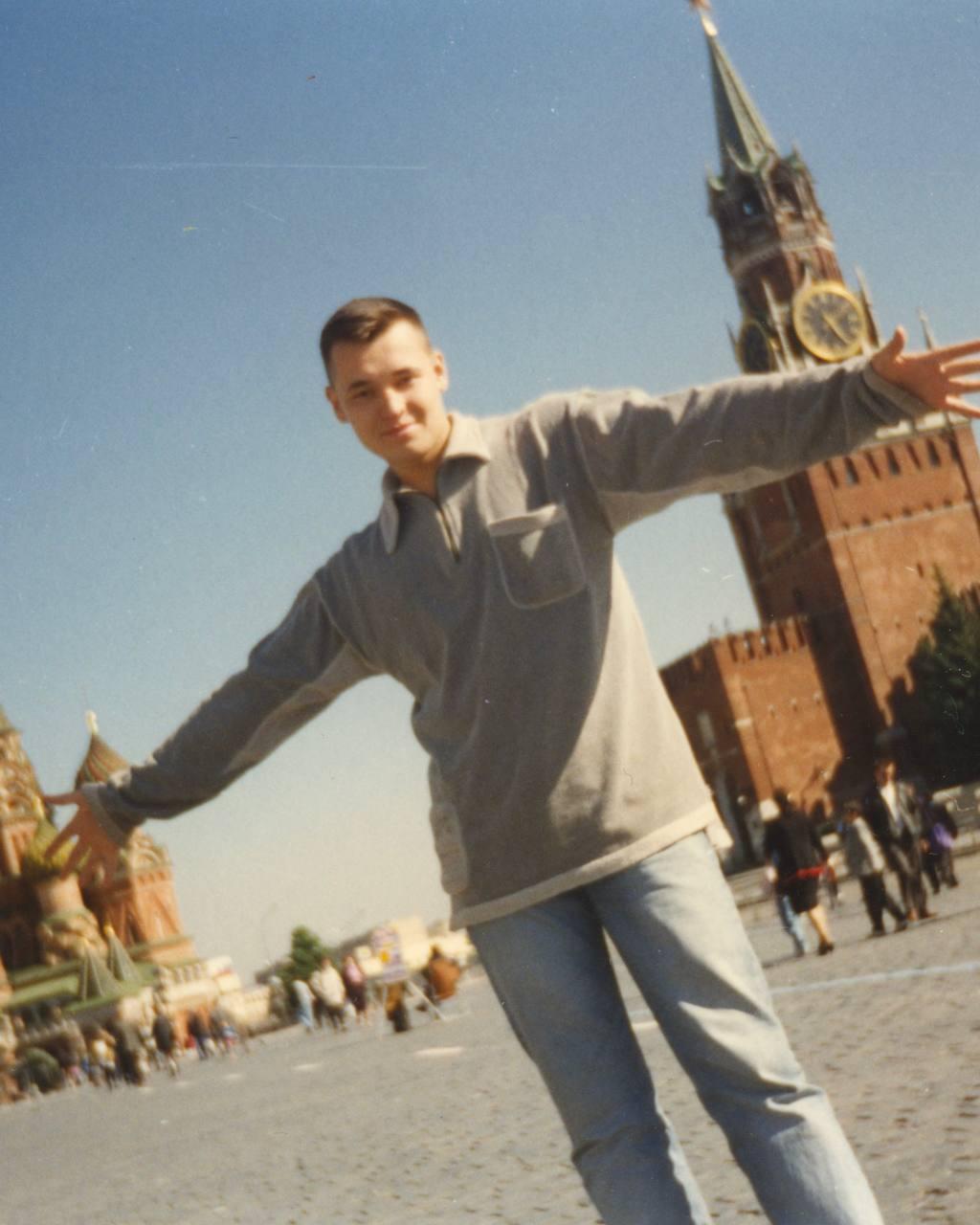 Фото «Это только начало». Сергей Жуков показал архивные фото переезда в Москву 30 лет назад 2 - Сиб.ФМ Фото «Это только начало». Сергей Жуков показал архивные фото переезда в Москву 30 лет назад 2