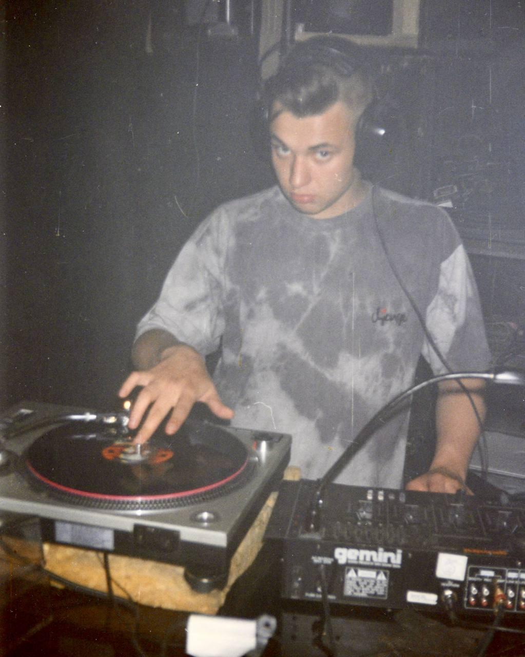 Фото «Это только начало». Сергей Жуков показал архивные фото переезда в Москву 30 лет назад 3 - Сиб.ФМ Фото «Это только начало». Сергей Жуков показал архивные фото переезда в Москву 30 лет назад 3