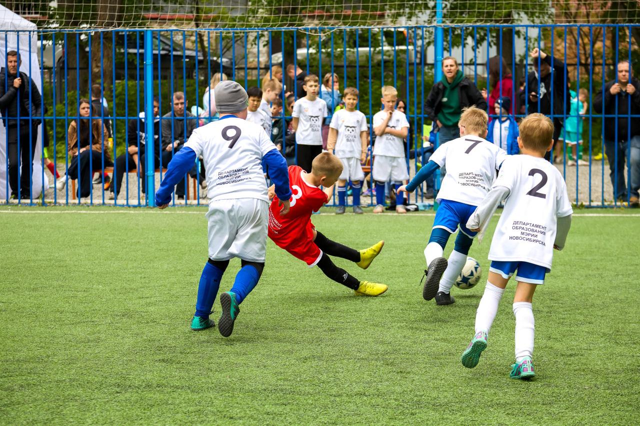 Фото Финал турнира «Школьные футбольные таланты» прошёл в Новосибирске. Фоторепортаж. 2 - Сиб.ФМ Фото Финал турнира «Школьные футбольные таланты» прошёл в Новосибирске. Фоторепортаж. 2