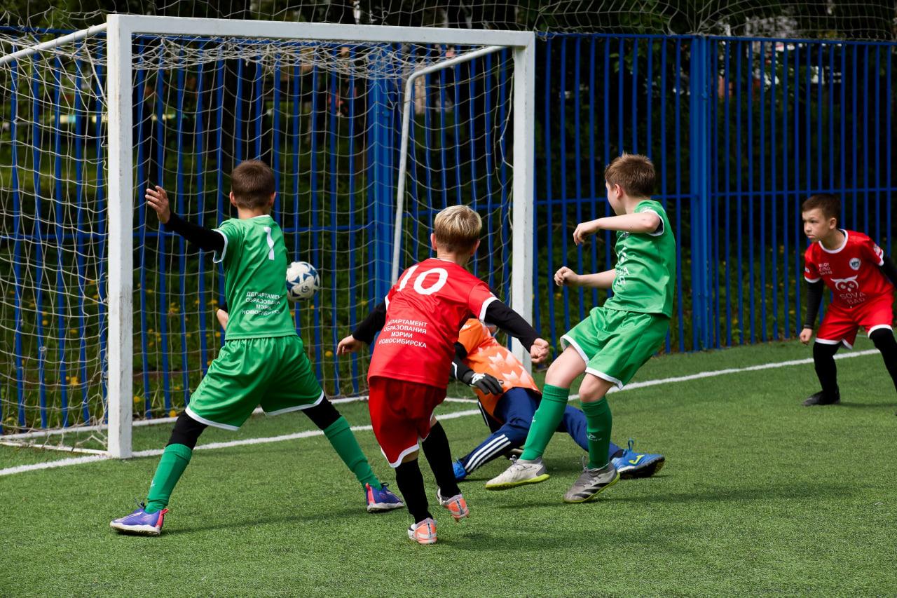 Фото Финал турнира «Школьные футбольные таланты» прошёл в Новосибирске. Фоторепортаж. 13 - Сиб.ФМ Фото Финал турнира «Школьные футбольные таланты» прошёл в Новосибирске. Фоторепортаж. 13