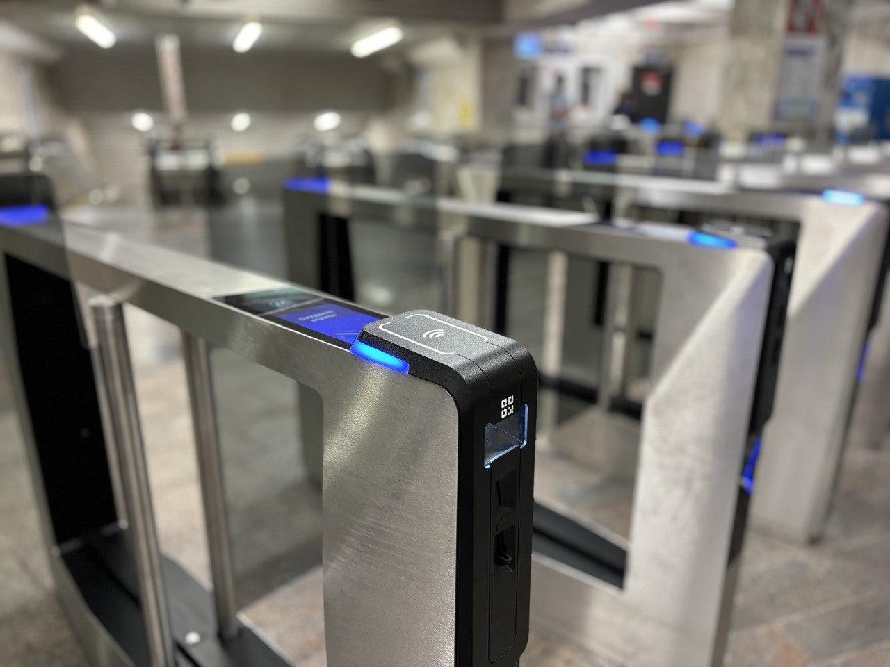 Фото В Новосибирске на станции метро «Площадь Ленина» установили новые турникеты за 41 млн рублей 2 - Сиб.ФМ Фото В Новосибирске на станции метро «Площадь Ленина» установили новые турникеты за 41 млн рублей 2