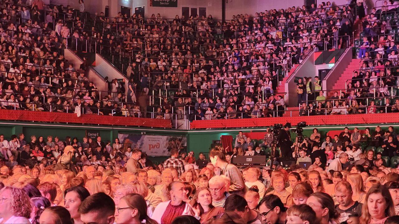 Фото Супершоу в Новосибирске: звёзды «Ну-ка, все вместе!» зажгли сцену «Локомотив-Арены». ФОТОРЕПОРТАЖ 4 - Сиб.ФМ Фото Супершоу в Новосибирске: звёзды «Ну-ка, все вместе!» зажгли сцену «Локомотив-Арены». ФОТОРЕПОРТАЖ 4